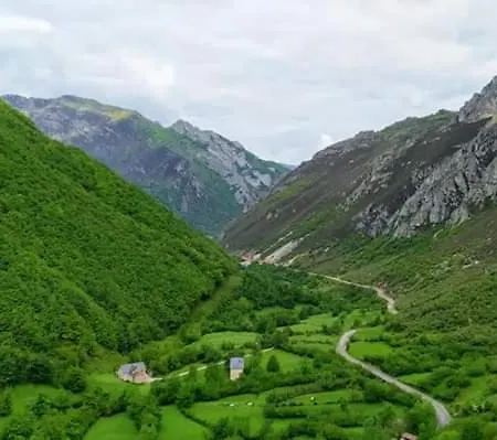 Casa * Cuevas (Aller)